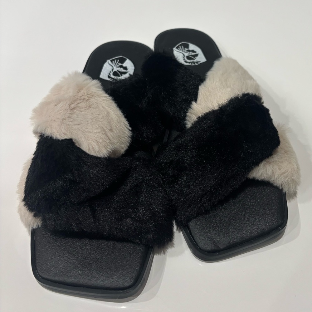 VHNY Criss Cross Faux Fur Slides Black Cream Size 37 NWT Cozy Luxe Slippers